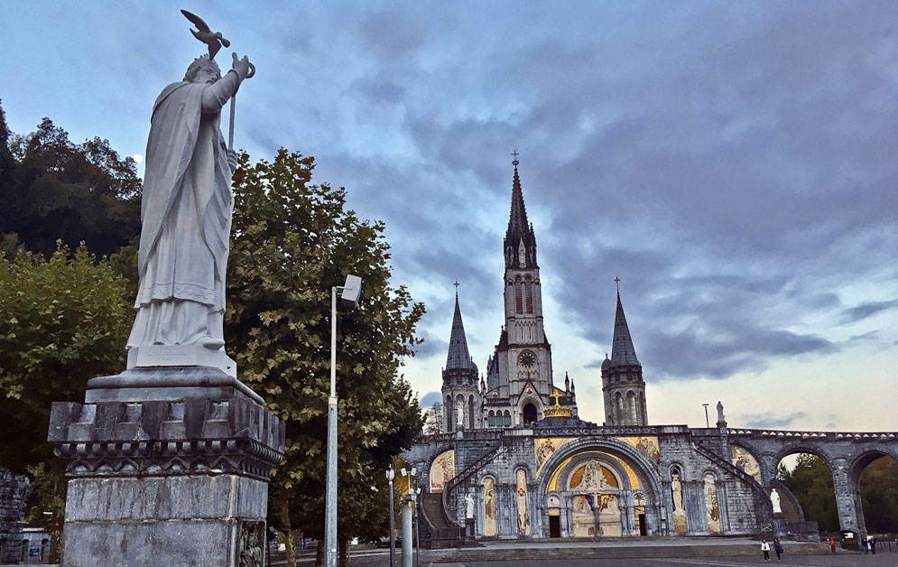 Parrocchia-Nostra-Signora-di-Lourdes-statua